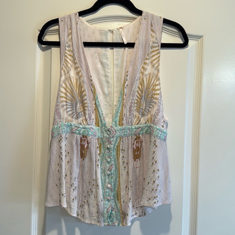 Elegant Sleeveless Top with Intricate Patterns